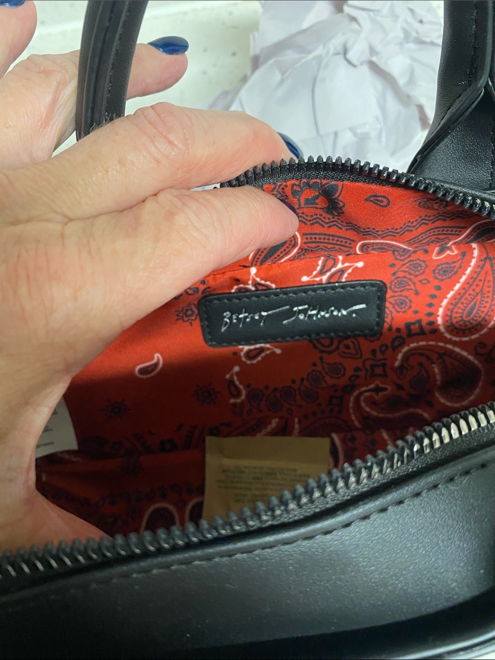 NWT. Betsey Johnson, dachshund handbag. - Picture 8 of 12